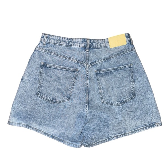 ZARA Classic Mom Fit High Waist Rise Denim Jean Shorts Acid Wash Size 10 - Picture 10 of 15